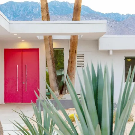 As Seen On Hgtv Desert Flippers The Pink Door